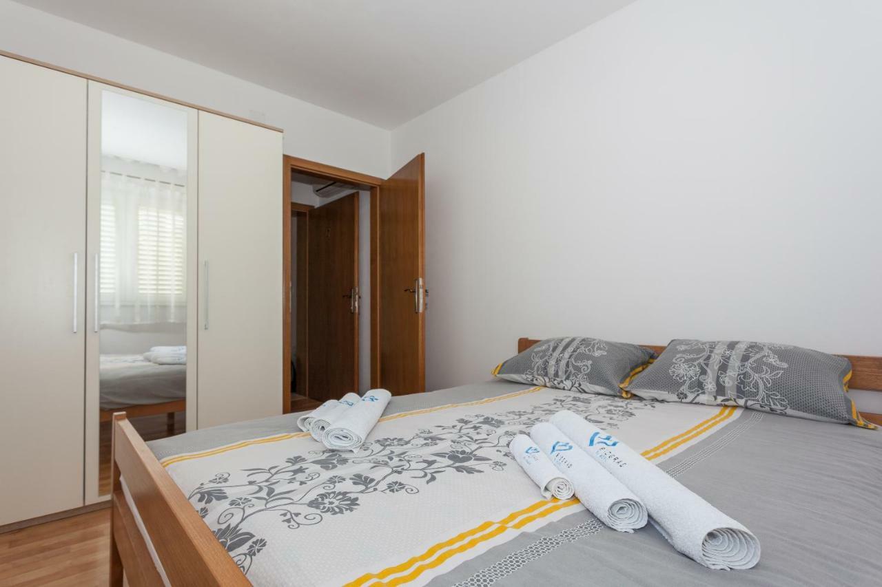 Apartments Mrsic Biograd Na Moru Exterior photo